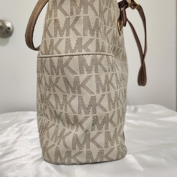 Large Michael Kors tote and matching wallet - Picture 13 of 16